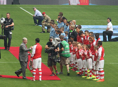 Child mascots line up in Community Shield final