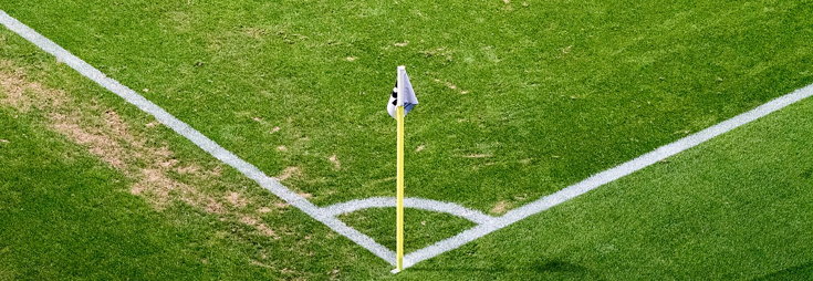 corner of the pitch with flag