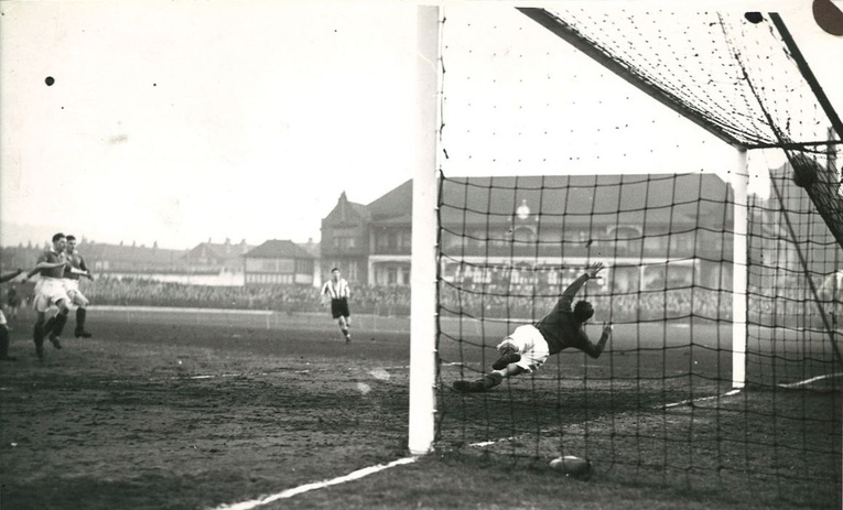 Bramhall Lane History