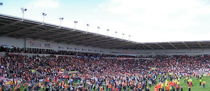 Fans Celebrate a Play Off Place 2010