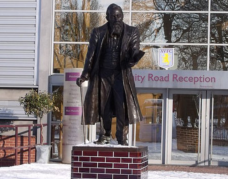 Statue William McGregor - Trinity Road Stand